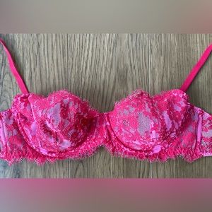 NWOT Victoria’s Secret Very Sexy Red and Pink Floral Lace Unlined Demi Bra